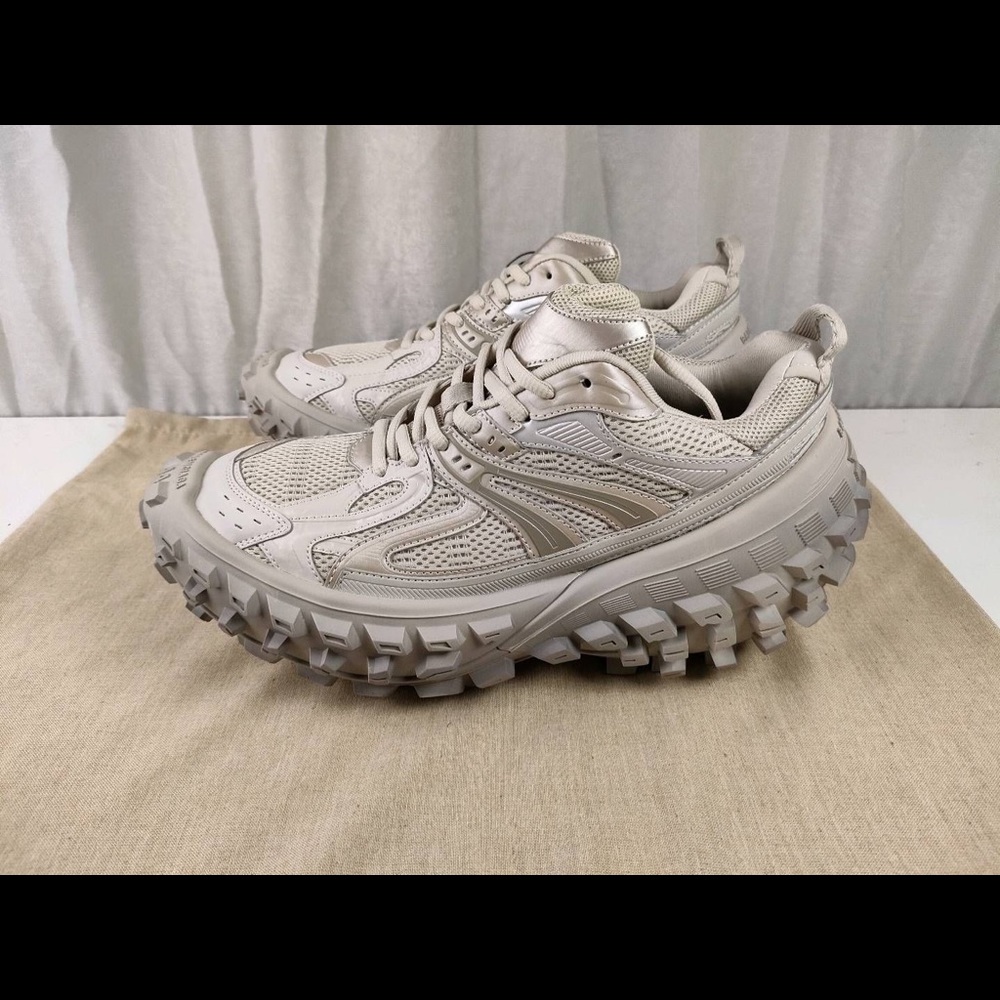 Balenciaga Deffender Exaggerated Runner sneakers